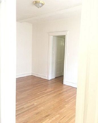 4th image of 833 W Leland Ave APT 1R