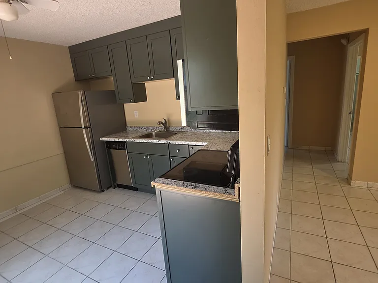 812 NE 2nd St #2 — Photo 8