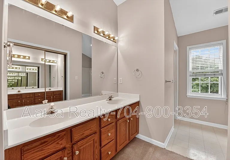 9205 Mitchell Glen Dr — Photo 16