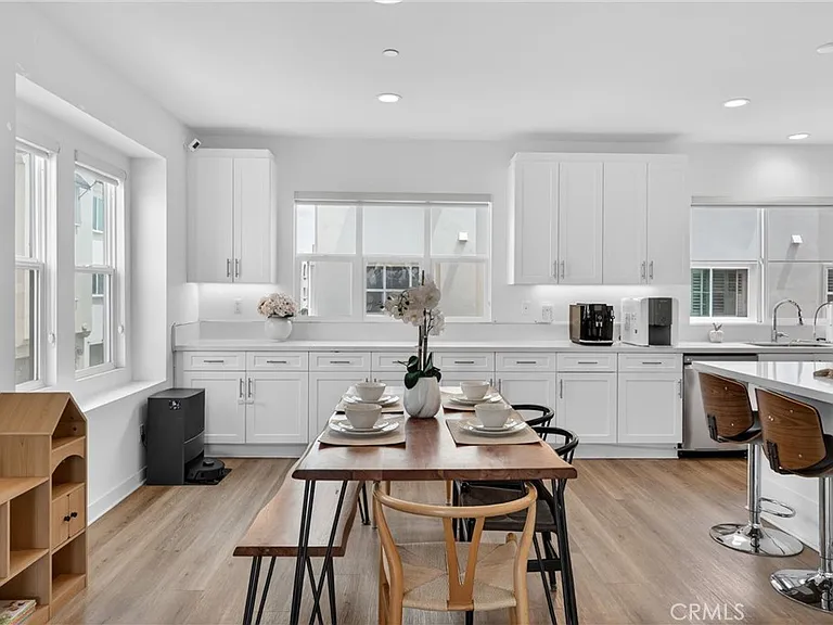 12903 Calabria Dr — Photo 4