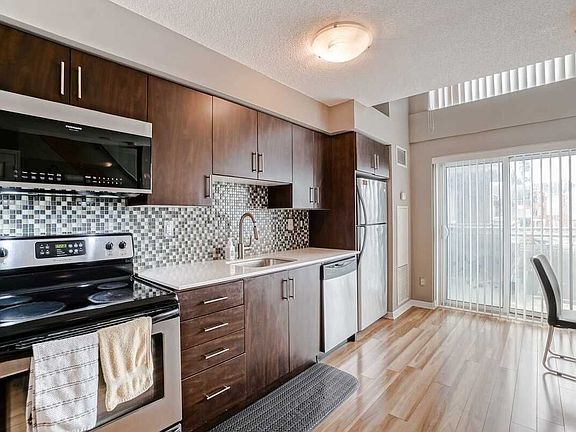 3rd image of 215 Queen St E #208
