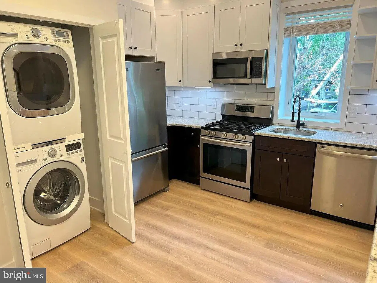 1 bed, 1.0 bath, 1240 sqft, $1,390 — Photo 2