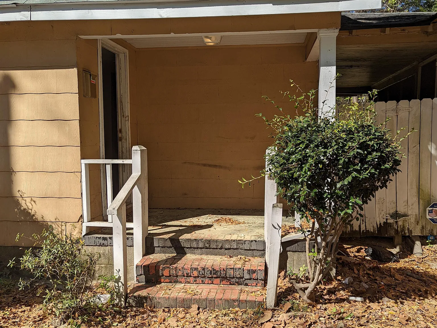 402 Bryan St — Photo 2