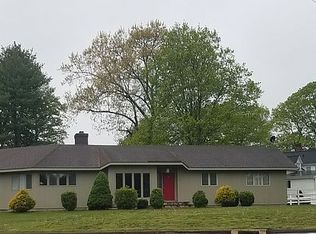 6 Country Club Dr, Manchester, CT 06040