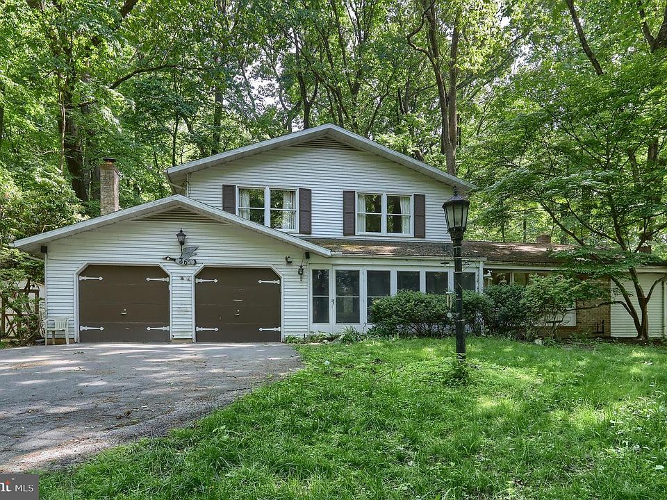 1st image of 36 Brownstone Dr