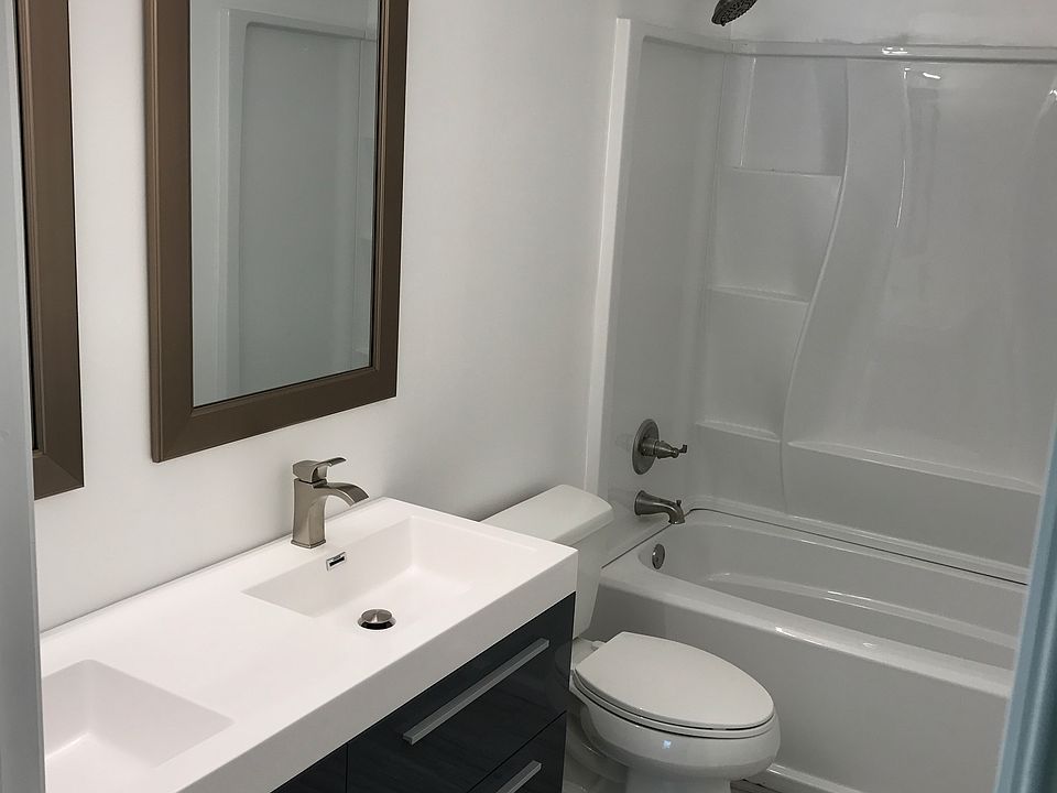 2nd image of 3201 Club House Ct