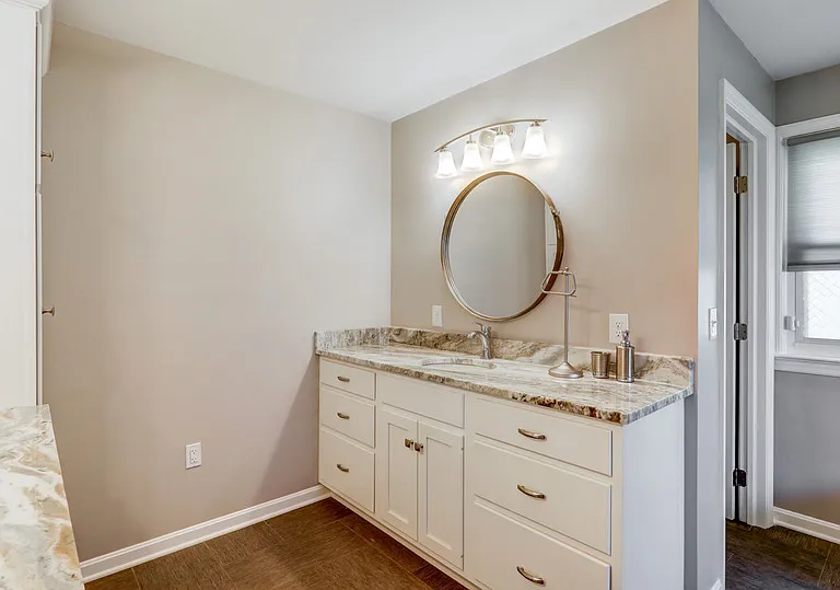 1827 Larchmont Ln — Photo 43