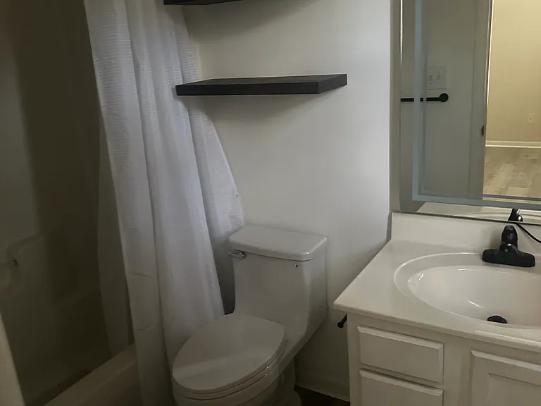 1112 Trinity St #812 — Photo 10