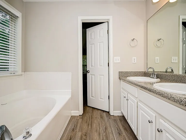 330 Fieldstone Ln — Photo 11