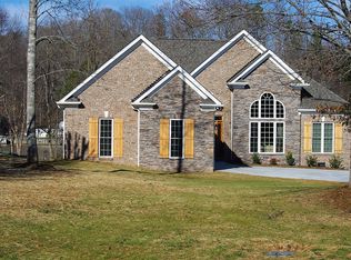 1849 Hidden Pointe Dr, Hickory, NC 28601