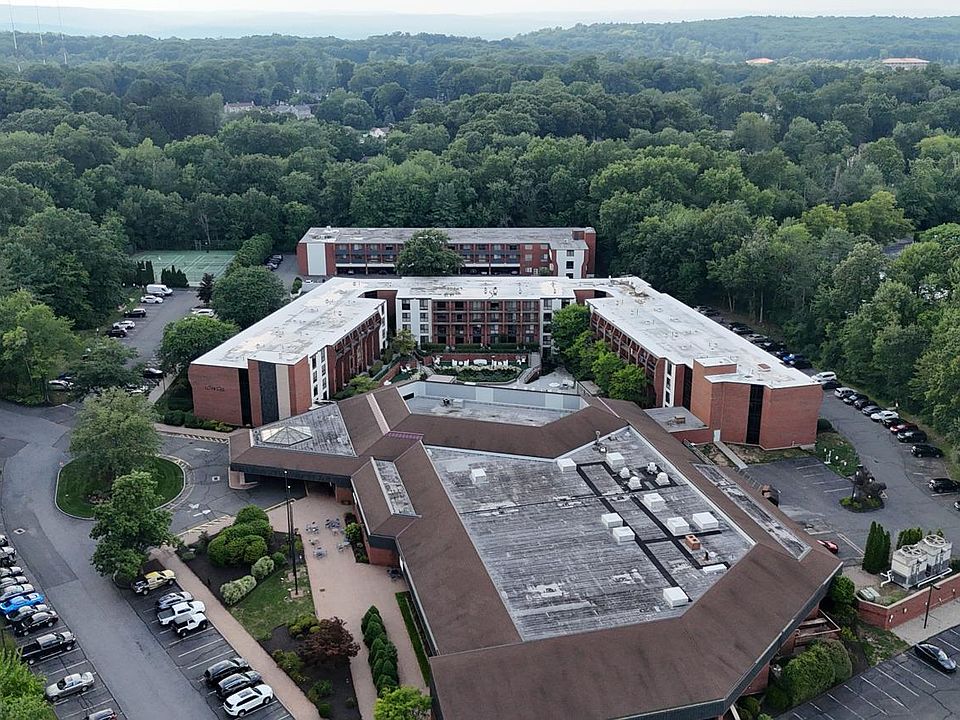 1st image of 15 Farm Dr #224