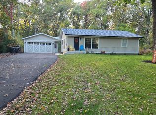 556 Upper Gardens Rd, Fontana, WI 53125