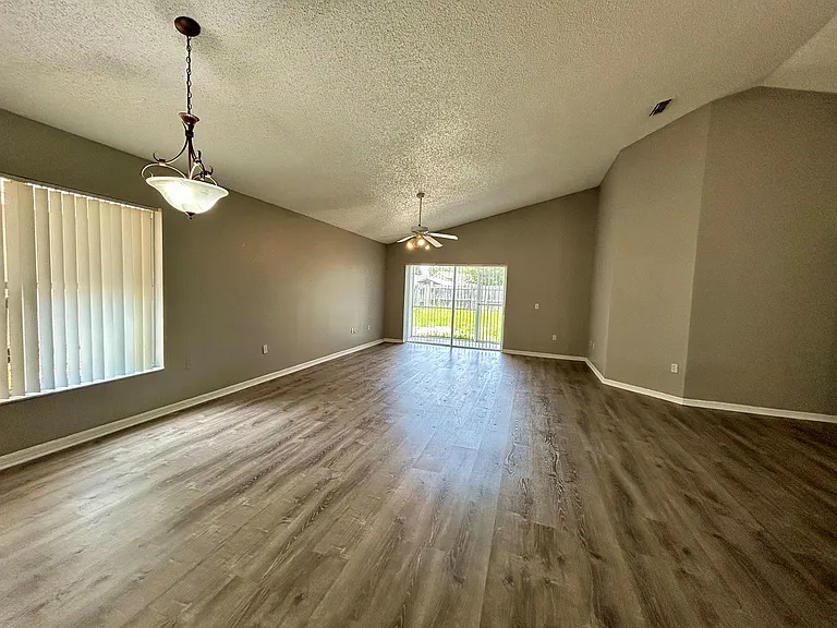 138 Sir Phillips Dr — Photo 4