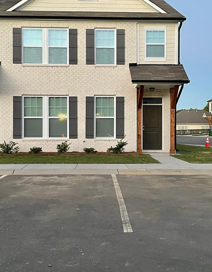 3 bed, 2.5 bath, 1994 sqft, $2,399 — Photo 1