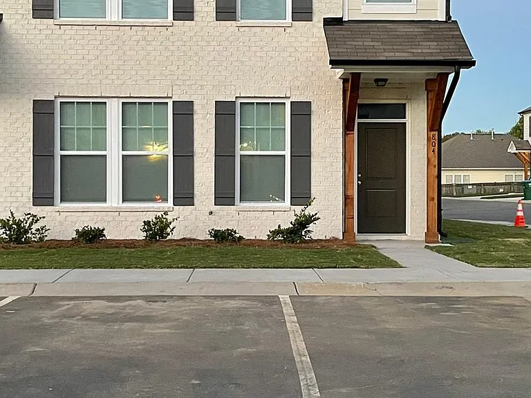804 Lew Dr — Photo 1