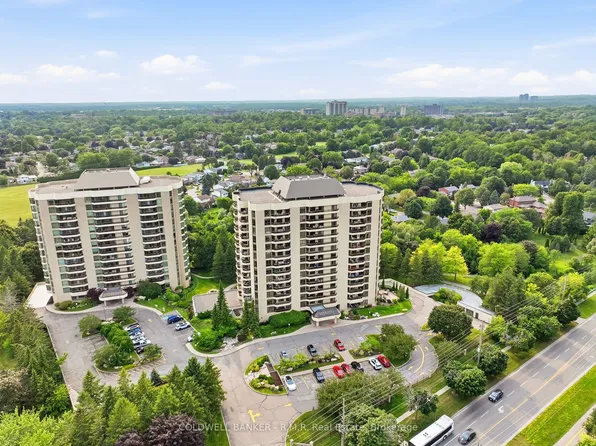 900 Wilson Rd N #305, Oshawa, ON L1G 7T2