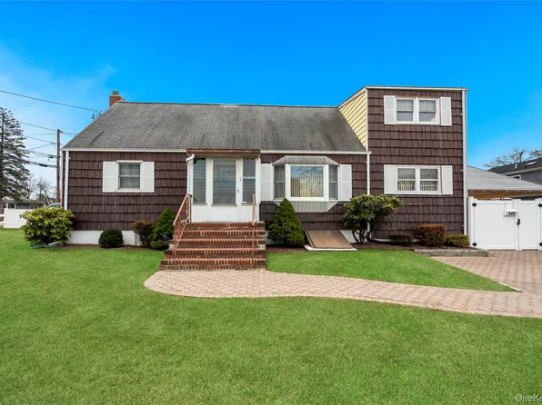 149 Byrd Street, Lindenhurst, NY 11757