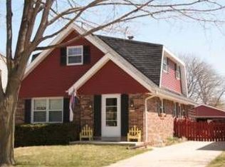 2320 N 116th St, Wauwatosa, WI 53226