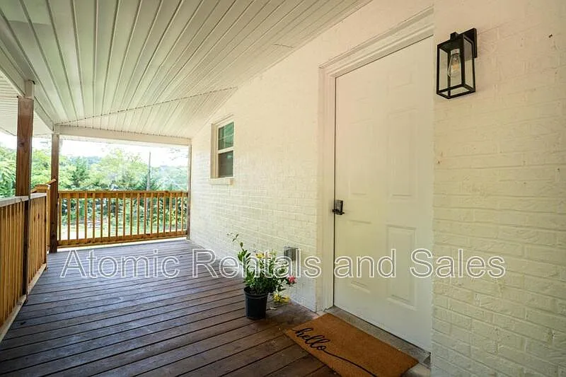 2 bed, 1.0 bath, 948 sqft, $1,350 — Photo 3