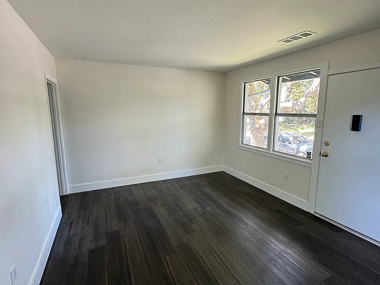80 Martin Dr — Photo 16
