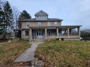 709 Beacon St, Stewartsville, NJ 08886