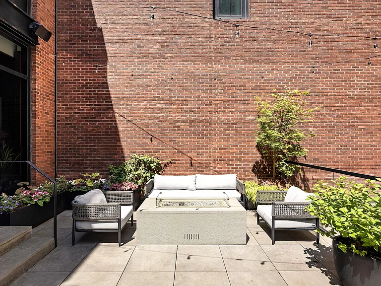 121 Leroy St #TOWNHOUSE — Photo 7
