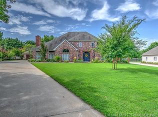 804 Brookhollow Ln, Bartlesville, OK 74006