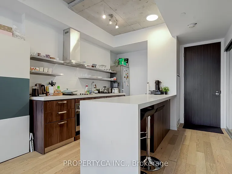 560 King St W #1111 — Photo 9