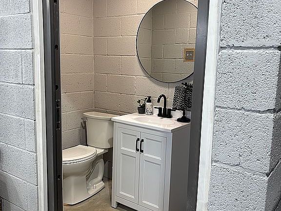 5th image of 420 Crow Ln