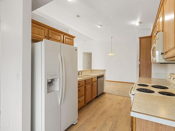 5th image of 900 Arbor Ave #38