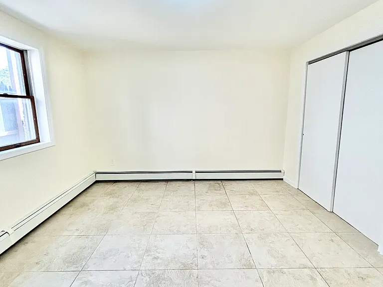 164 Rossiter Ave #1 — Photo 35