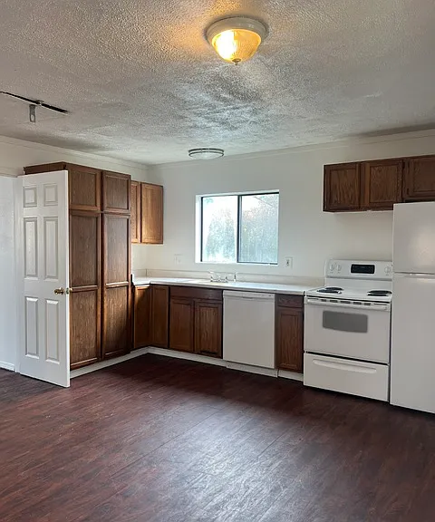 1070 Deer Island Rd #B — Photo 5