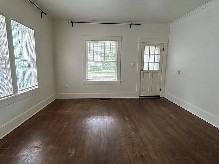 201 W Madison St — Photo 2