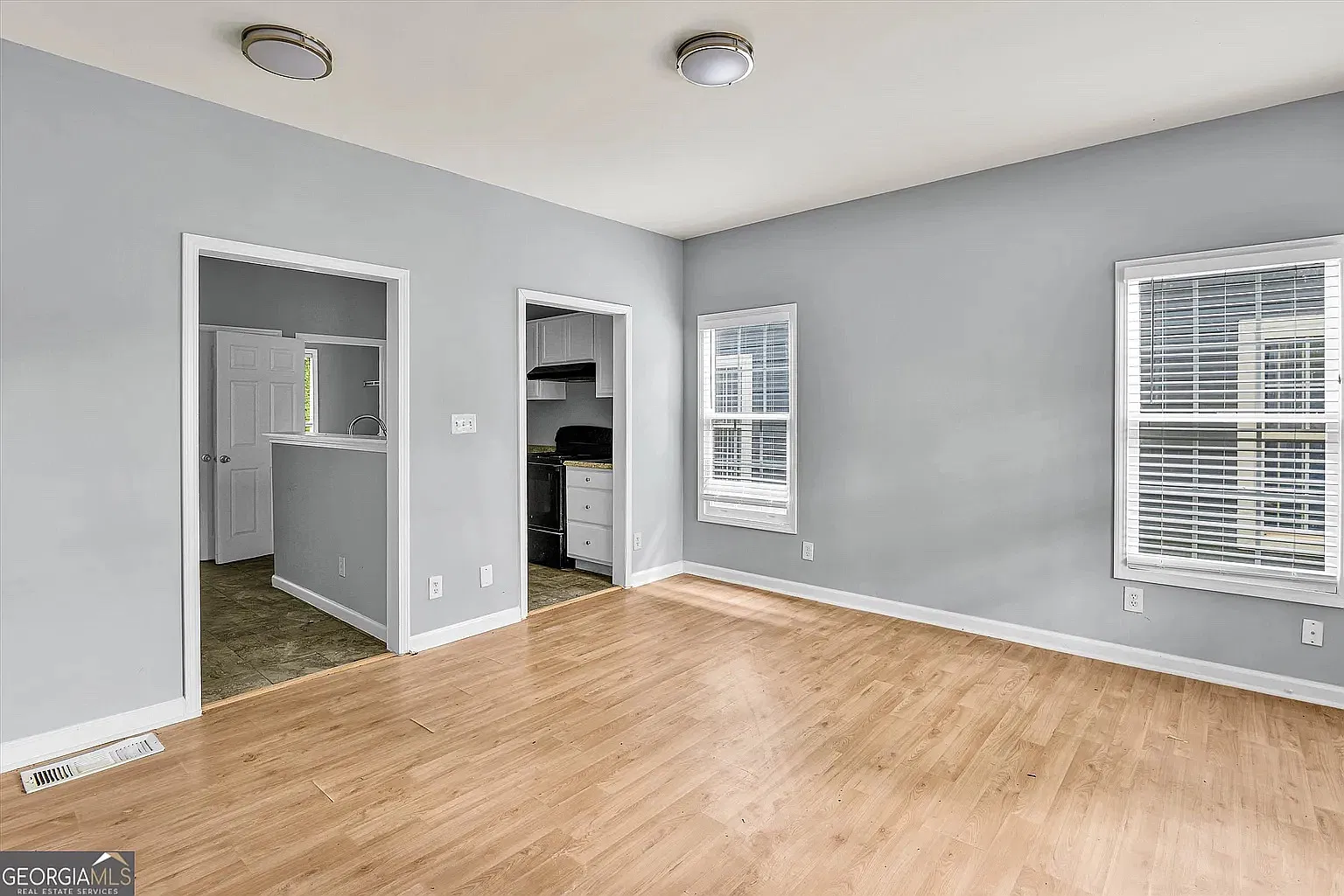 3 bed, 1240 sqft, $1,975 — Photo 2
