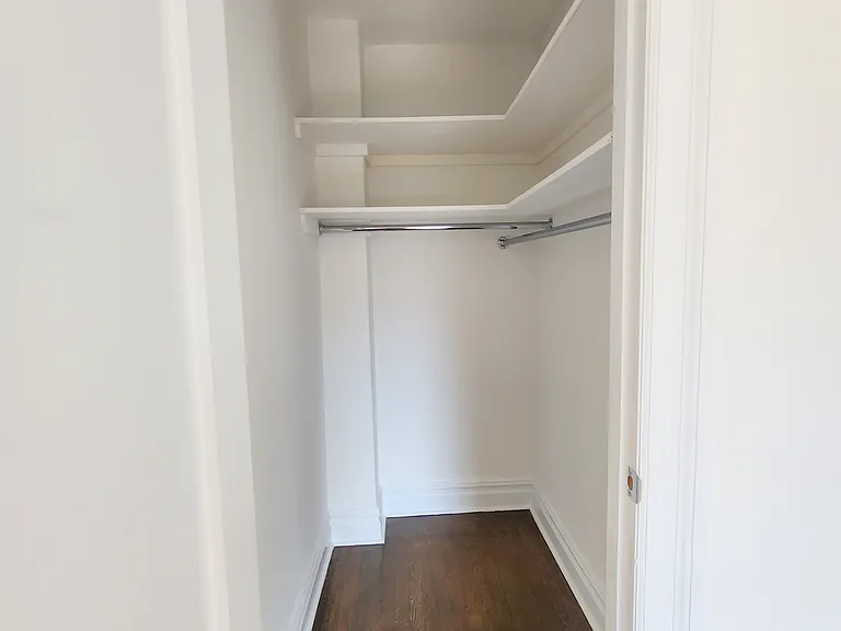 156 E 37th St #1A — Photo 5