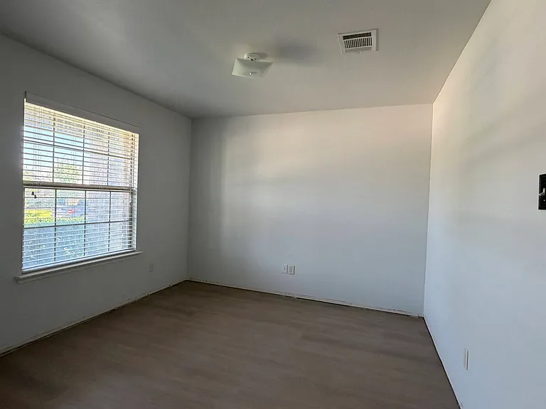 2123 Meadow View Dr — Photo 1