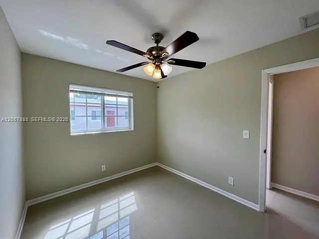 949 W Kalmia Dr #B1-B4 — Photo 10