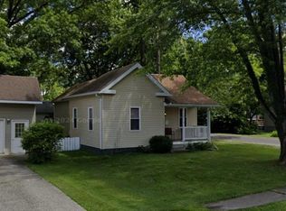 403 N East St, Carlinville, IL 62626