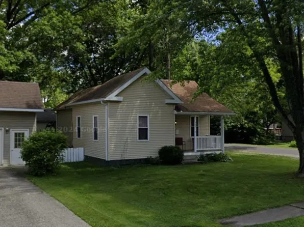 403 N East St, Carlinville, IL 62626
