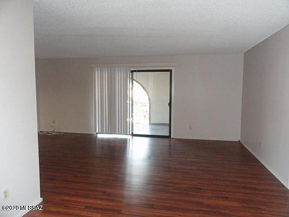 2nd image of 471 W Yucca Ct