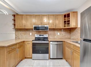 9300 SW 8th St APT 301, Boca Raton, FL 33428