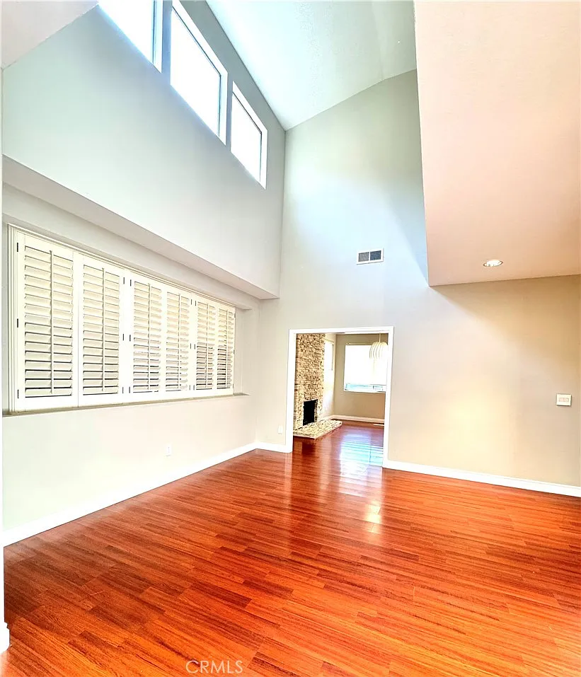 3 bed, 2.5 bath, 2045 sqft, $3,900 — Photo 4