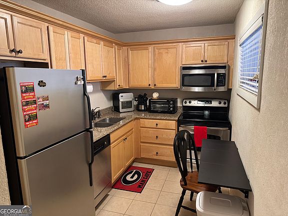 5th image of 250 Little St APT C108