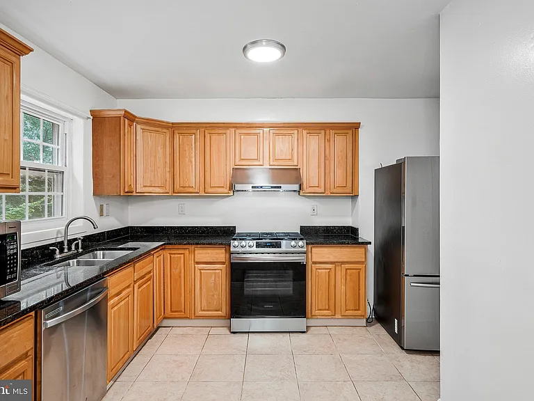 14707 Bentley Sq — Photo 11
