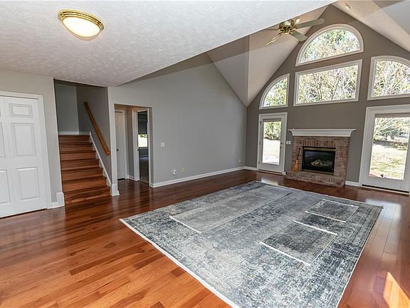 5th image of 1419 Pippen Cir