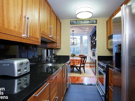 2nd image of 300 E 77th St APT 6B
