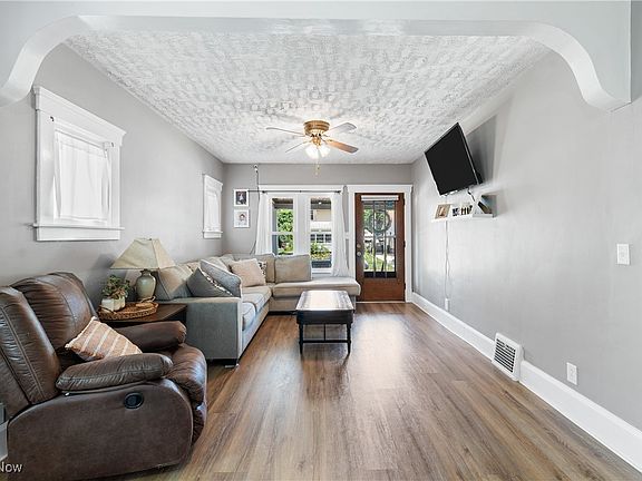 3rd image of 137 Hamilton St