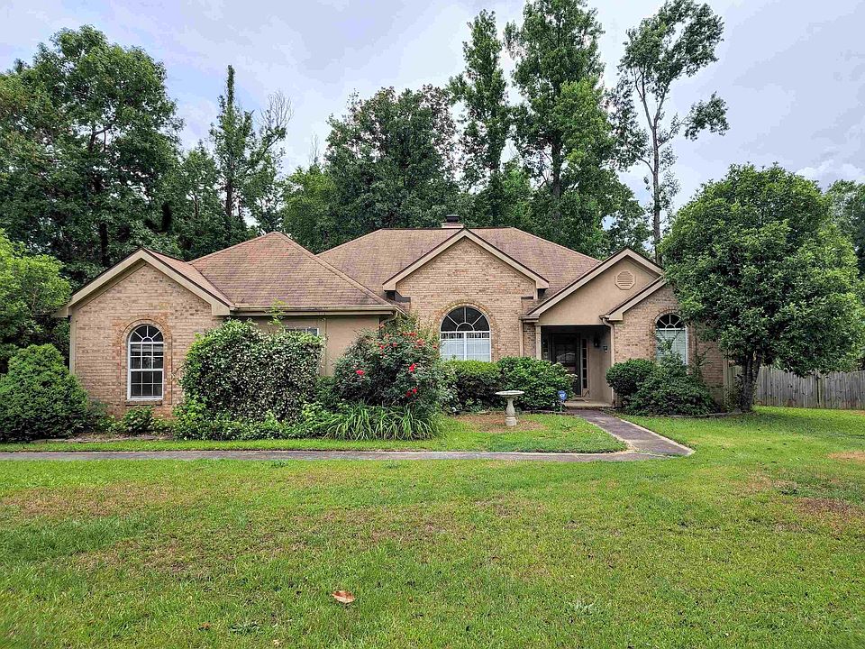1st image of 111 Autumn Woods Dr
