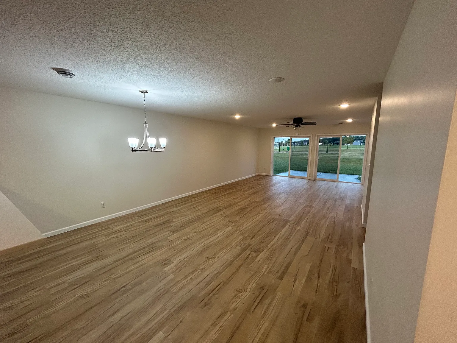 3 bed, 2102 sqft, $1,900 — Photo 4
