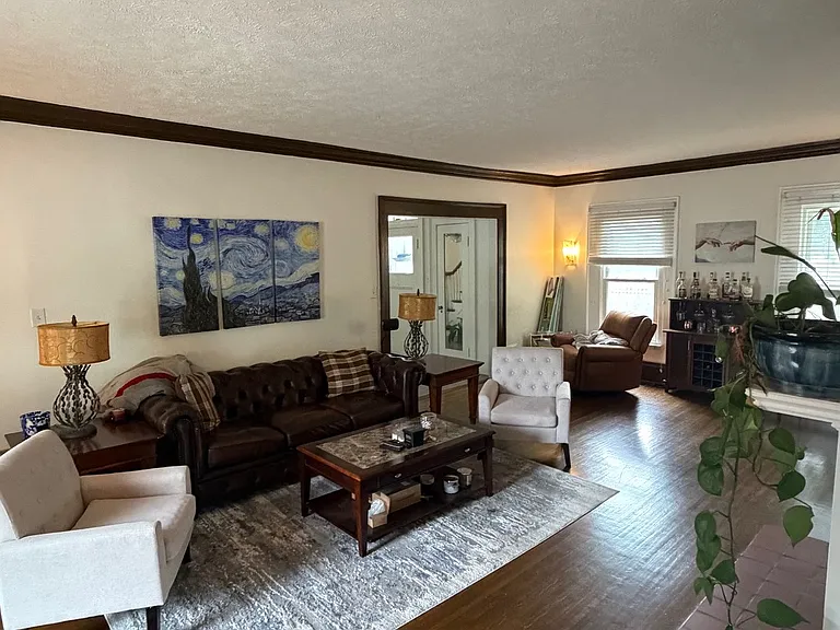 1701 James St — Photo 7